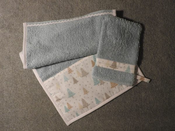 Serviette invité et son gant de toilette assorti – sapins